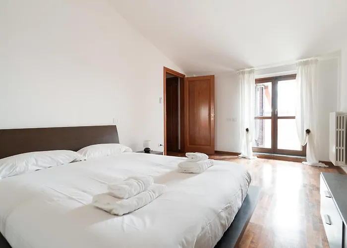 Spacious Apartment 600 Mt To Metro M3 Comasina