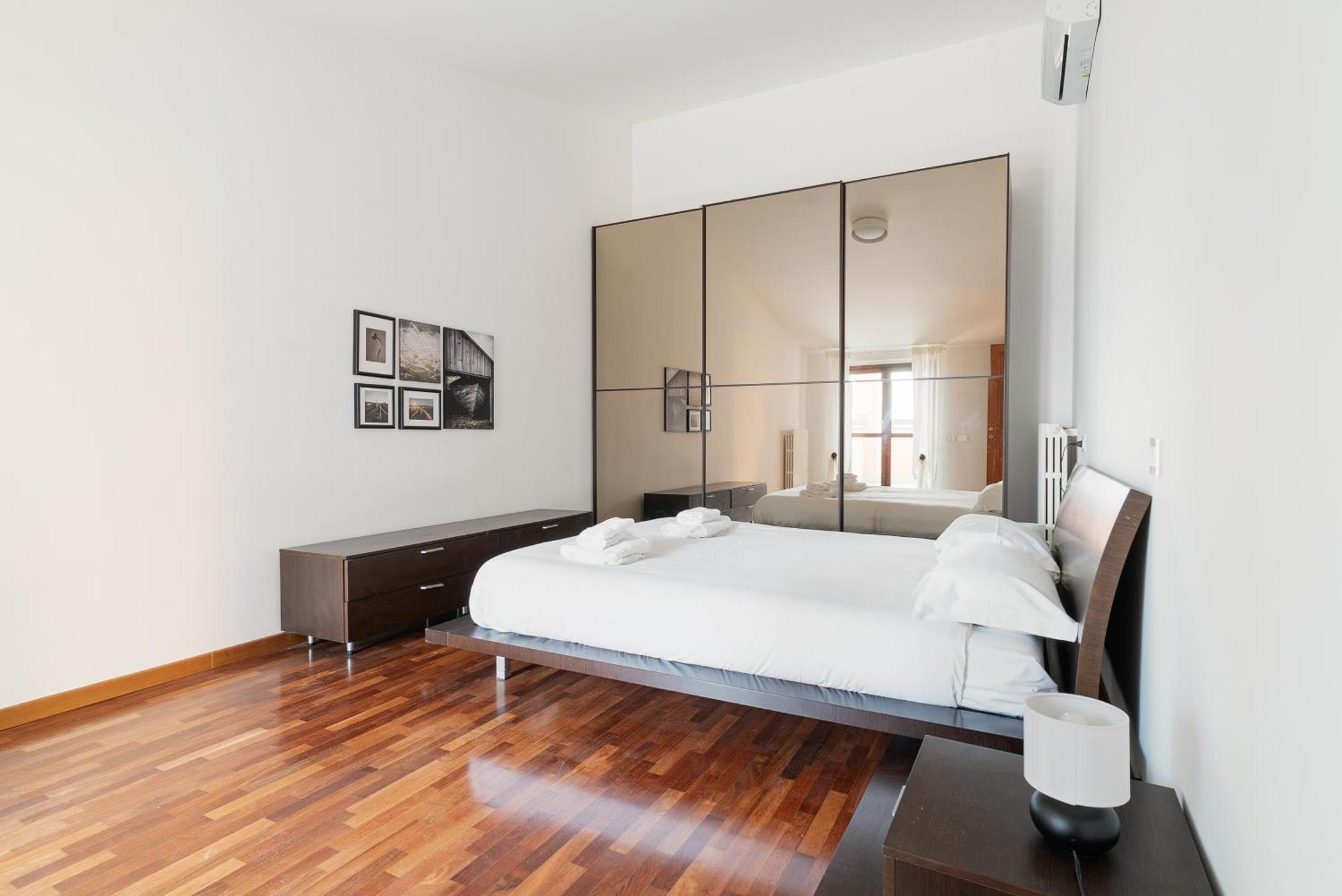 Spacious 600 Mt To Metro M3 Comasina Apartment