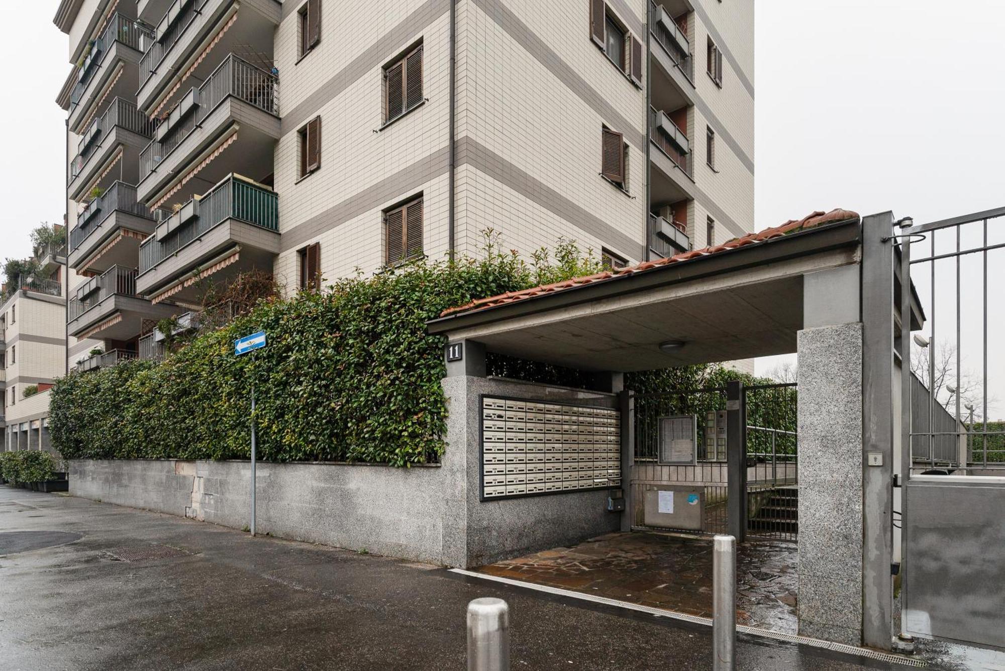 Apartment Spacious 600 Mt To Metro M3 Comasina